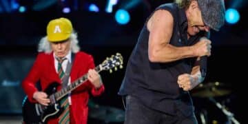 Brian Johnson y Angus Young de AC/DC en concierto en Madrid con problemas de sonido