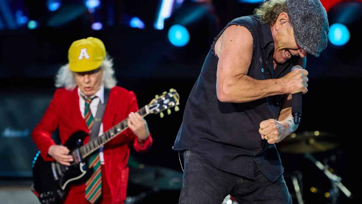 Brian Johnson y Angus Young de AC/DC en concierto en Madrid con problemas de sonido