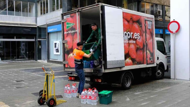 Entrega a domicilio de El Corte Inglés durante el verano en destinos vacacionales