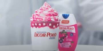 Helado de KFC sabor Licor del Polo Junior con sirope de fresa junto al dentífrico infantil