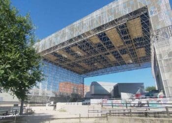 Vista del polideportivo Juan de la Cierva en Getafe, donde se instalará la macro-antena de 30 metros para mejorar la cobertura móvil.