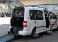 Taxi accesible con rampa para personas con movilidad reducida en Madrid.
