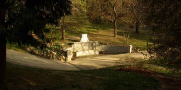 fuente de la salud en el parque del oeste madrid manantial historico.