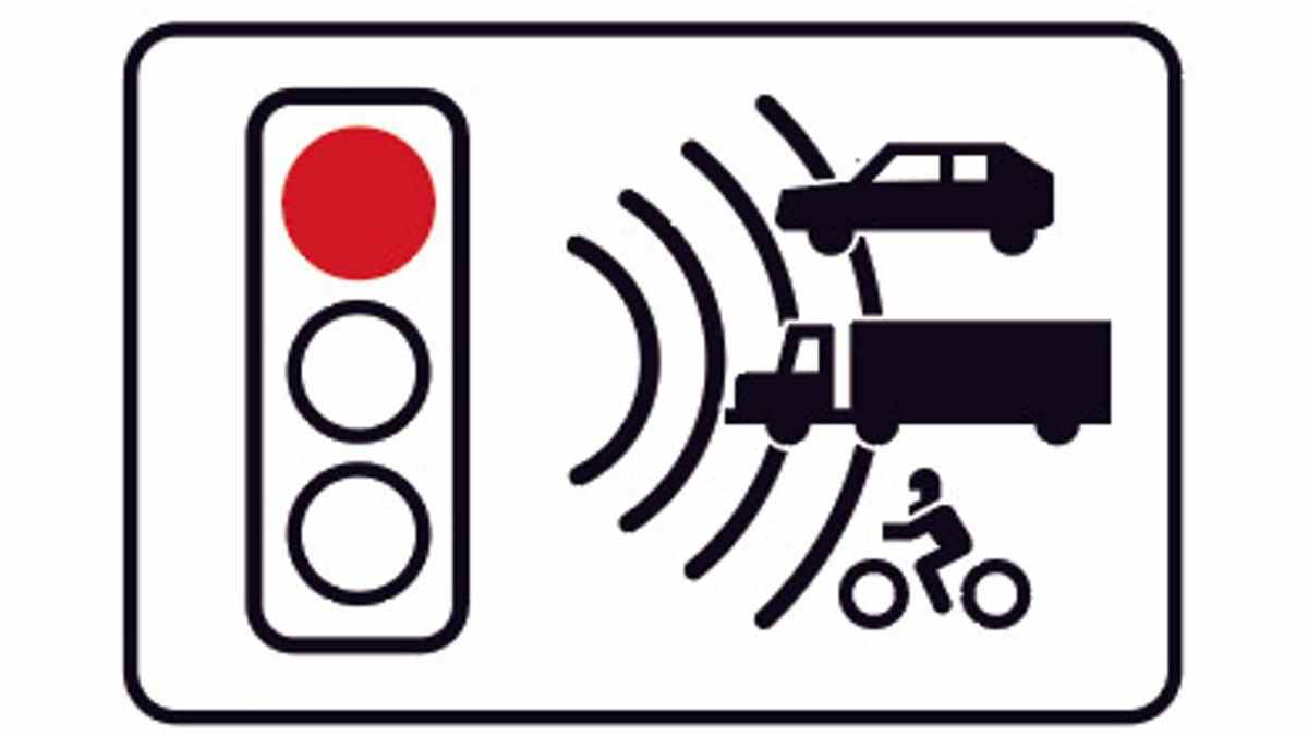 señal s-991c dgt control semáforo en rojo con radar.