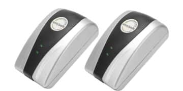 Dispositivo PowerSaver enchufado, anunciado como ahorrador de energía, cuestionado por la OCU.