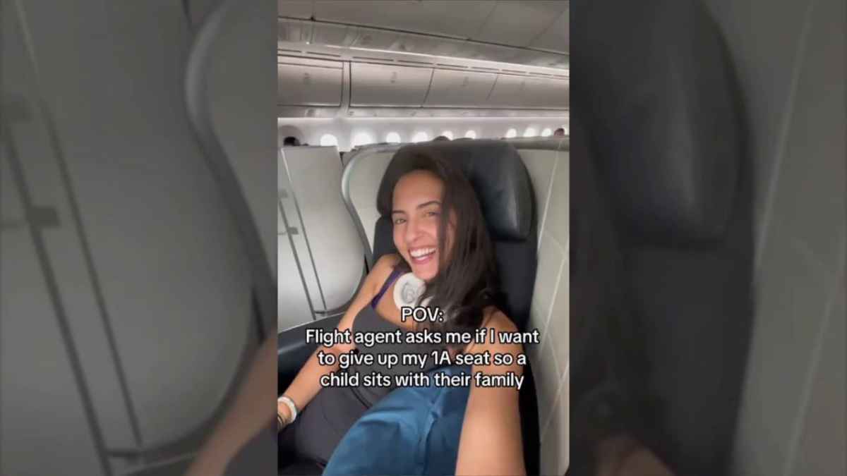Pasajera en primera clase se niega a ceder su asiento a una madre para que viaje junto a su hijo.