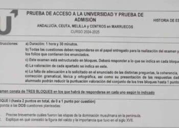 Examen oficial de Historia de España PAU 2024-2025 con instrucciones y bloques de preguntas.