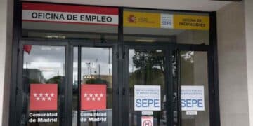 Oficina del SEPE en Madrid donde pedir cita para el paro puede costar hasta 15 € por WhatsApp.