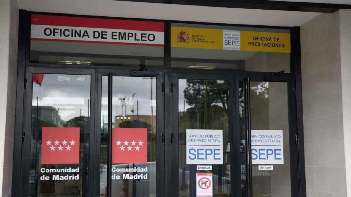 Oficina del SEPE en Madrid donde pedir cita para el paro puede costar hasta 15 € por WhatsApp.