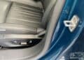 Cerradero metálico en el marco de la puerta del coche que puede convertirse en escalón exprés para llegar al techo.