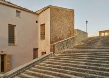 Casa reformada convertida en vivienda de lujo tras ser comprada por solo 1 euro