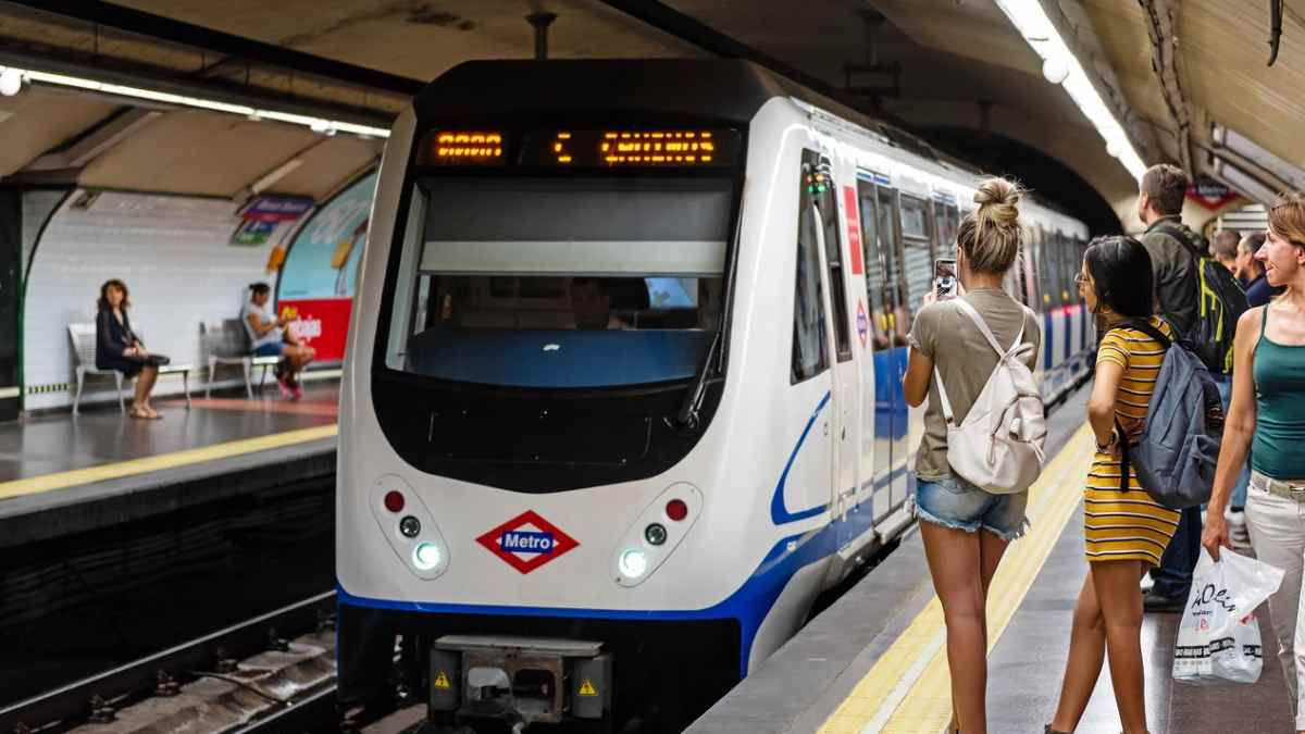 Tren del Metro de Madrid reforzando las líneas 3, 5 y 12 por las obras en la ciudad.