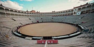 Vista interior de la Plaza de Toros de Las Ventas vacía, antes de la reforma integral con restaurante, rampas y mejoras de seguridad.