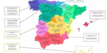 Mapa de España con refranes regionales, reflejando la rivalidad entre las comunidades autónomas, incluyendo uno polémico sobre Madrid.