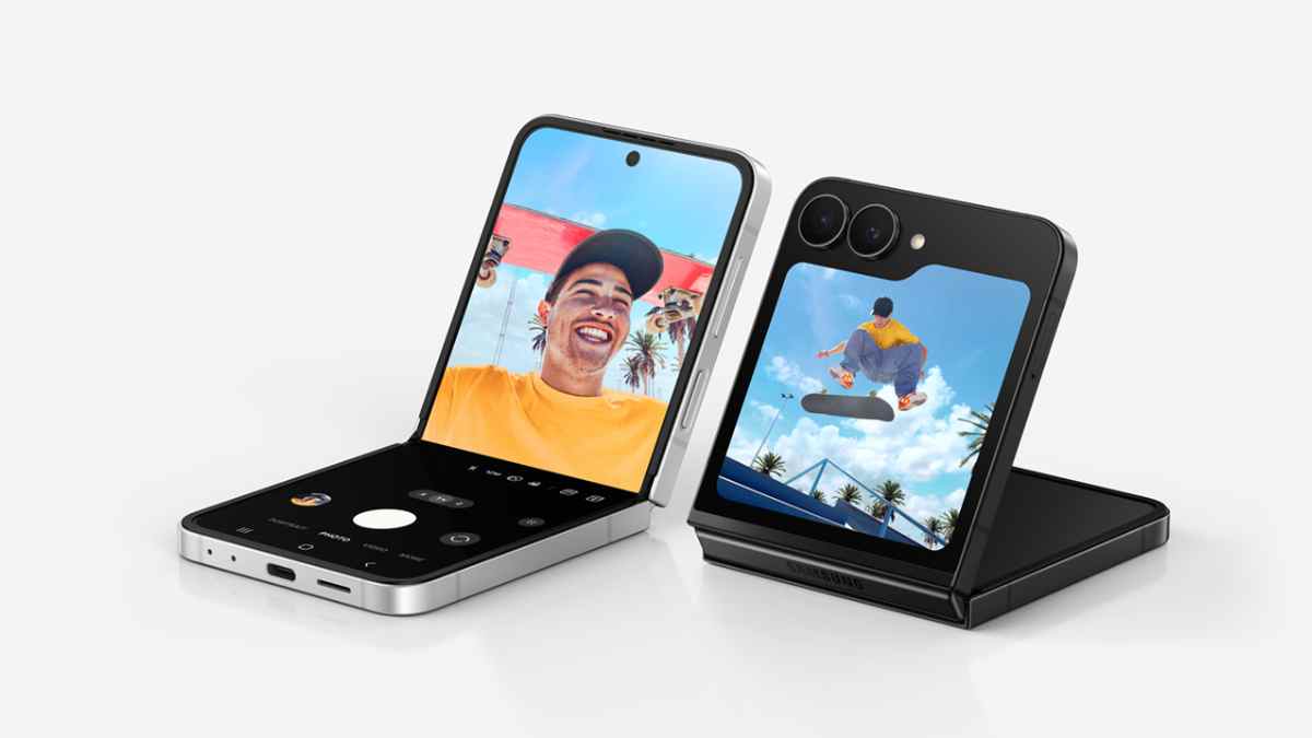 Samsung Galaxy Z Flip 7 FE abierto, mostrando pantalla interna y externa.