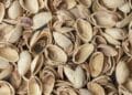 Cáscaras de pistacho utilizadas como remedio casero y natural para proteger plantas de plagas