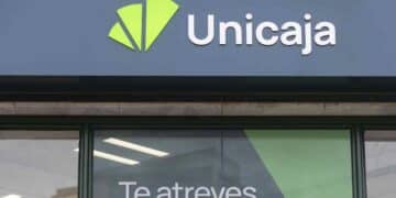 sucursal unicaja banco en vigo clausula suelo devuelta 28000 euros.