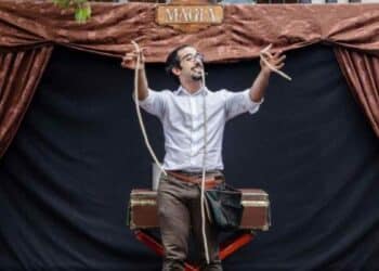 Mago David Navares en espectáculo La magia de un trotamundos en Móstoles.