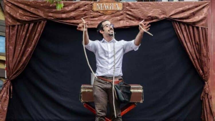 Mago David Navares en espectáculo La magia de un trotamundos en Móstoles.
