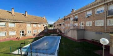 Pisos en alquiler cerca de Madrid con piscina comunitaria.