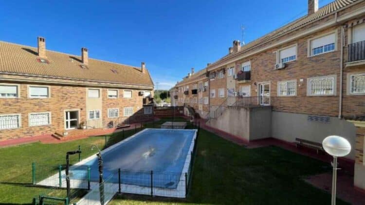 Pisos en alquiler cerca de Madrid con piscina comunitaria.