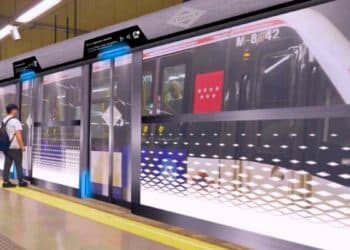 Metro de Madrid Línea 6 cerrado por obras con puertas de seguridad en andén.