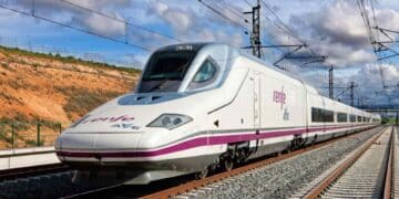 Tren AVE Madrid Galicia suspendido por incendios en Zamora y Ourense.