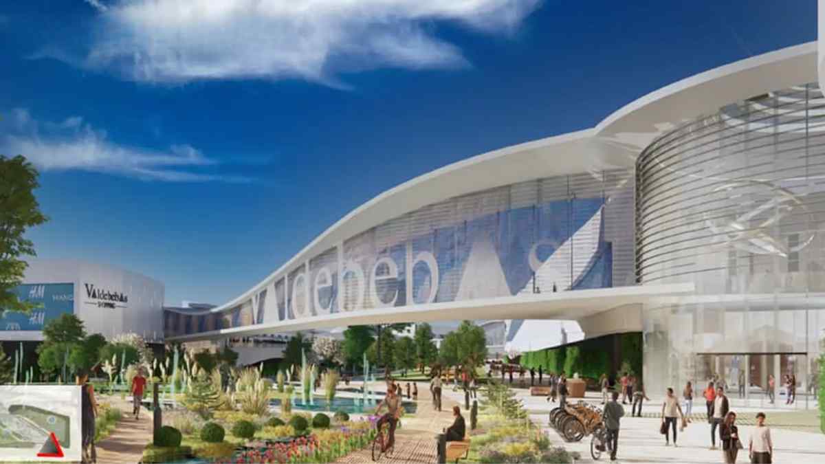 Fachada del centro comercial más grande de Madrid en Valdebebas.