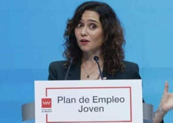 Presidenta de la Comunidad de Madrid presentando el Plan de Empleo Joven con cheques de formación de 1.500 euros.