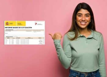 Mujer señalando informe bases de cotización Seguridad Social.