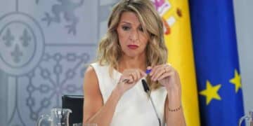 Yolanda Díaz presenta complemento para cobrar paro.