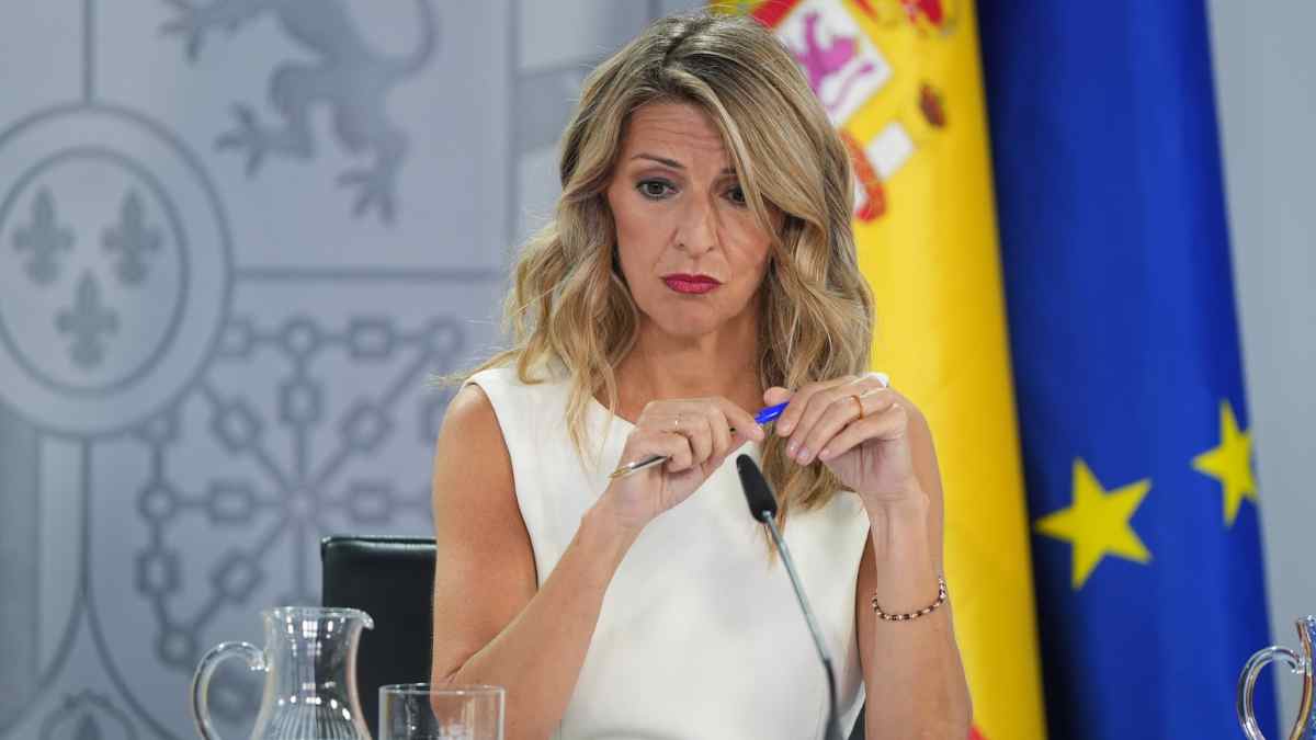 Yolanda Díaz presenta complemento para cobrar paro.