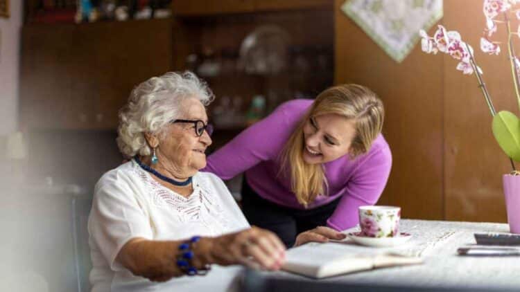 Deducción en la Renta por convivir con un mayor de 65 años Hacienda.