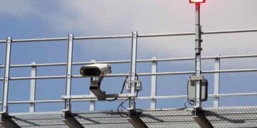 Radar antifrenado de la DGT para controlar velocidad en carretera.