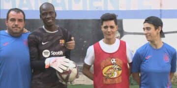 Jugadores de los Dragones de Lavapiés rumbo al Mundial de Fútbol Calle contra el sinhogarismo.