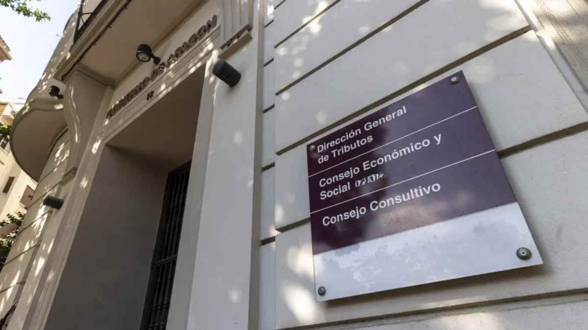 Fachada de la Dirección General de Tributos en España.