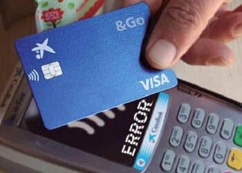 Tarjeta de crédito bloqueada por Hacienda a contribuyentes en lista de morosos.