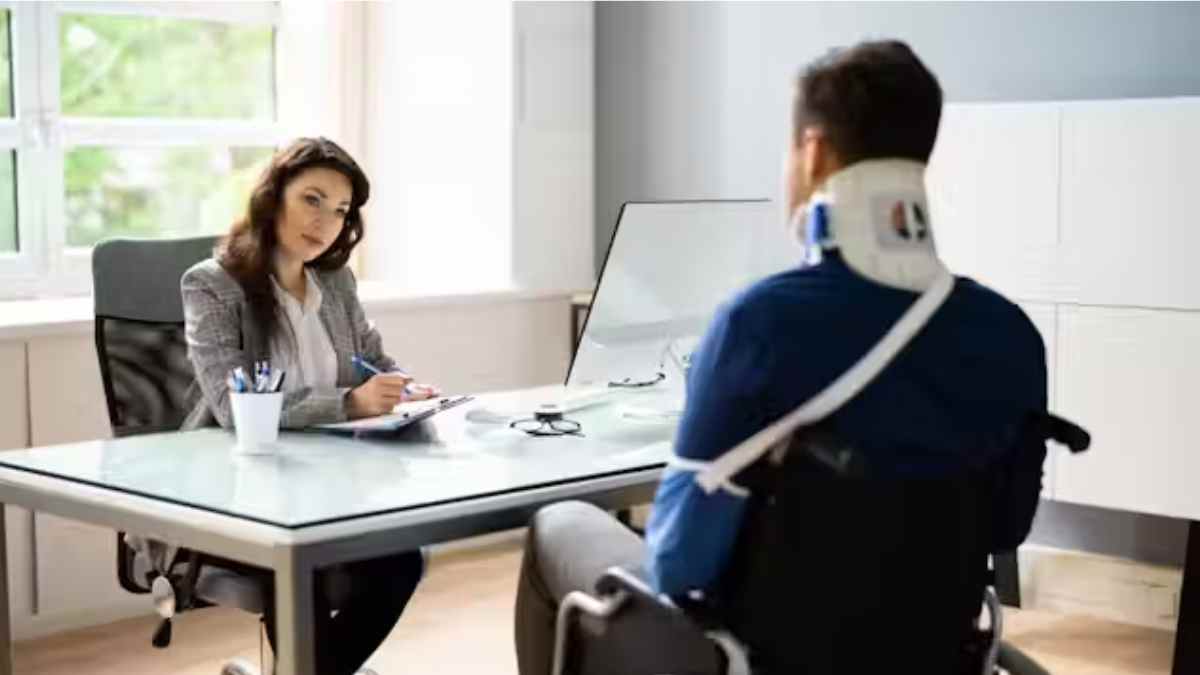 Trabajador con incapacidad atendido en consulta para cotización por gracia.