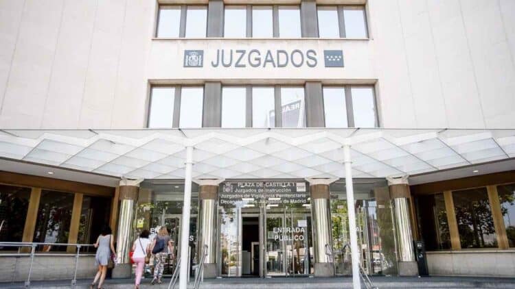 Fachada de los Juzgados de Plaza de Castilla en Madrid, sede de la sentencia que anula la rebaja de discapacidad a una trabajadora.