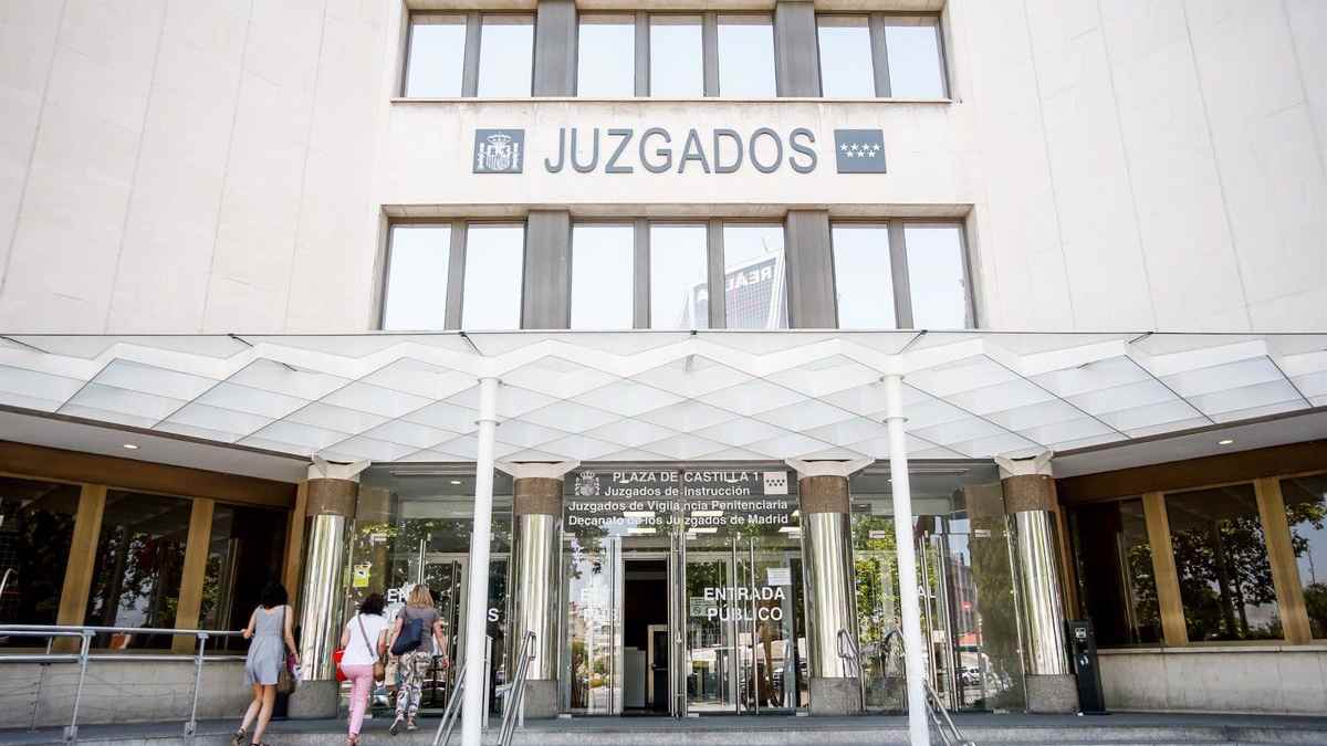 Fachada de los Juzgados de Plaza de Castilla en Madrid, sede de la sentencia que anula la rebaja de discapacidad a una trabajadora.