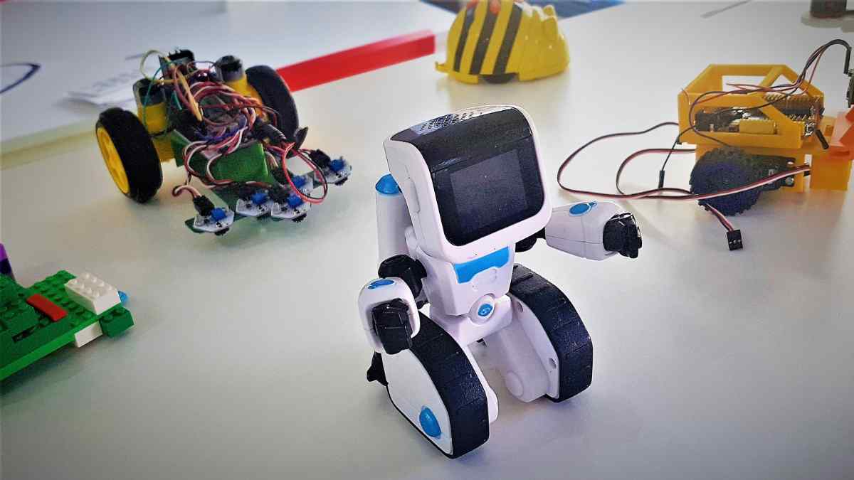 Robot educativo y kits de robótica en colegios de Madrid con el programa Código Escuela 4.0.