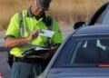 Guardia Civil multa por enganche trasero de coche no homologado.