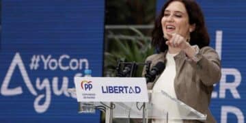 Presidenta de la Comunidad de Madrid anuncia ayudas de 12000 euros y 500 euros al mes para madres menores de 30 años.