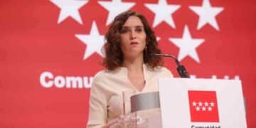 Rueda de prensa sobre becas de FP en Madrid: ayudas a academias privadas y rentas de hasta 144.000 euros.
