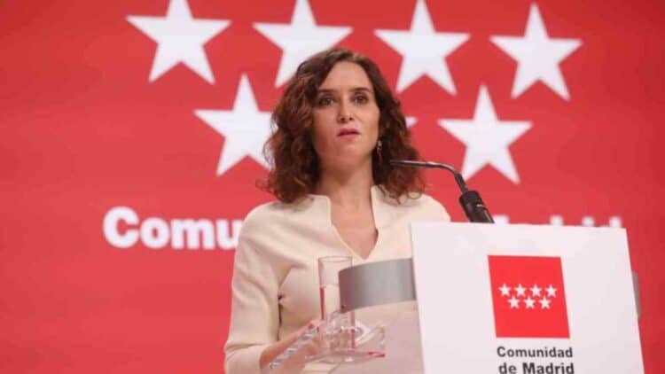 Rueda de prensa sobre becas de FP en Madrid: ayudas a academias privadas y rentas de hasta 144.000 euros.