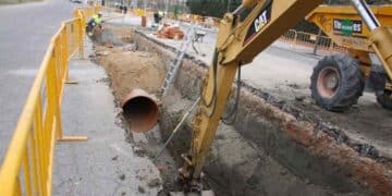 Obras en Madrid para renovar tuberías y mejorar el suministro de agua.