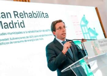 Alcalde de Madrid presenta el Plan Rehabilita 2025 con ayudas de hasta 10.000 euros.