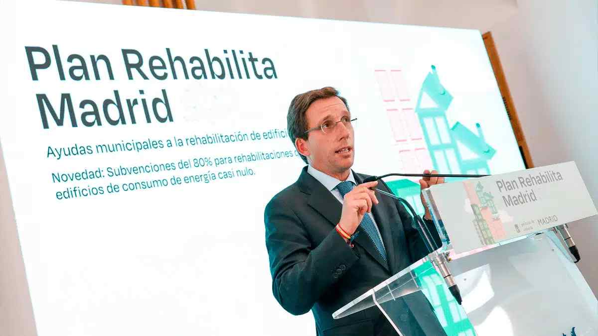 Alcalde de Madrid presenta el Plan Rehabilita 2025 con ayudas de hasta 10.000 euros.