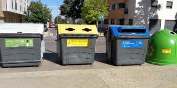 Contenedores de basura y reciclaje en Madrid por la nueva tasa de basuras.