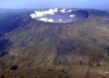 Cráter del volcán Tambora en Indonesia, cuya erupción provocó el verano frío de 1816 en Madrid.